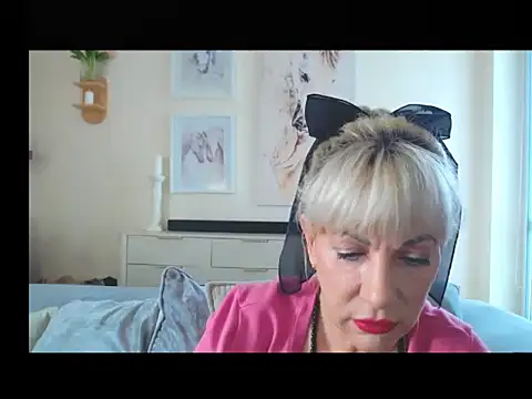 Snapshot of GabrielleTrue chatting on 27, 10, 2025 GabrielleTrue online show from 27, 10, 2025