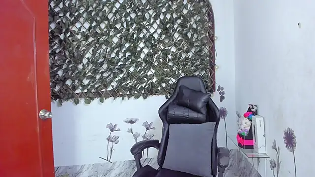 Sarahbrowm  online show from 26, 11, 2025