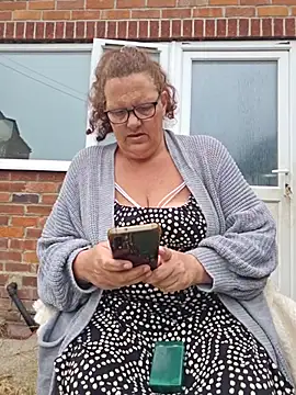 Snapshot of MissQueenBeex chatting on 16, 6, 2026 MissQueenBeex online show from 16, 6, 2026