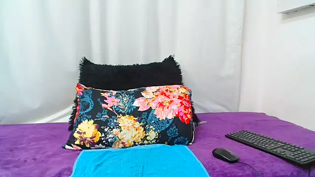 SMALLBOOBSXX online show from 7, 10, 2025