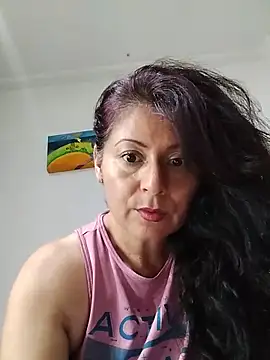 Snapshot of lunadicty chatting on 10, 6, 2026 lunadicty online show from 10, 6, 2026