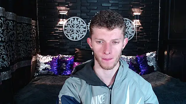 Snapshot of andrewxbi chatting on 16, 9, 2025 andrewxbi online show from 16, 9, 2025