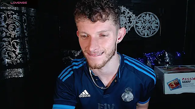 Snapshot of andrewxbi chatting on 5, 10, 2025 andrewxbi online show from 5, 10, 2025