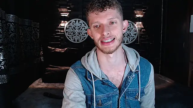 Snapshot of andrewxbi chatting on 15, 10, 2025 andrewxbi online show from 15, 10, 2025