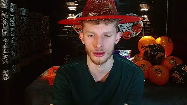 Snapshot of andrewxbi chatting on 19, 10, 2025 andrewxbi online show from 19, 10, 2025