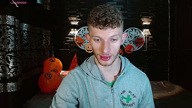 Snapshot of andrewxbi chatting on 24, 10, 2025 andrewxbi online show from 24, 10, 2025