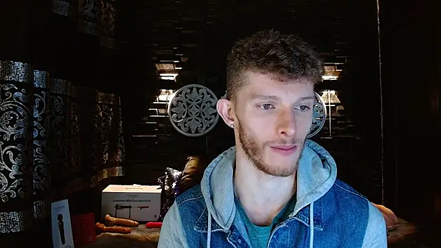 Snapshot of andrewxbi chatting on 4, 11, 2025 andrewxbi online show from 4, 11, 2025