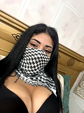 Snapshot of QueenLujaine chatting on 12, 10, 2025 QueenLujaine online show from 12, 10, 2025