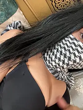 Snapshot of QueenLujaine chatting on 17, 1, 2026 QueenLujaine online show from 17, 1, 2026