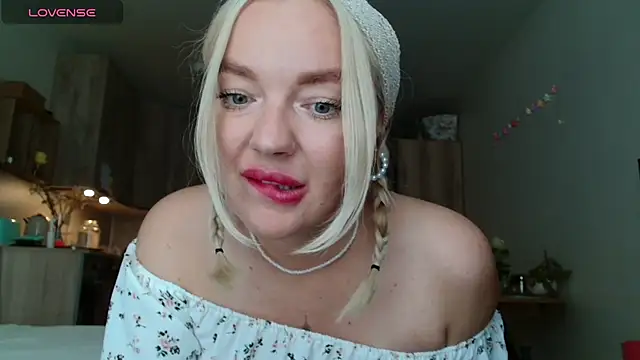 Snapshot of Eva___forever chatting on 9, 7, 2026 Eva forever online show from 9, 7, 2026
