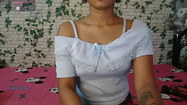 Snapshot of Trishna_love chatting on 17, 10, 2025 Trishna love online show from 17, 10, 2025