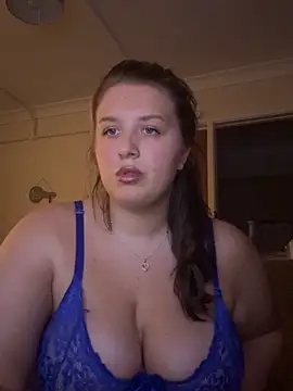 CutieCurvyGirlxo online show from 1, 2, 2026