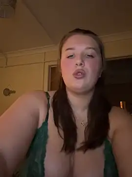 CutieCurvyGirlxo online show from 7, 2, 2026