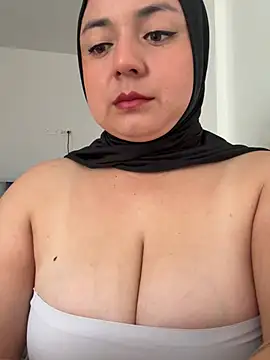 Snapshot of bluum chatting on 24, 2, 2026 bluum online show from 24, 2, 2026