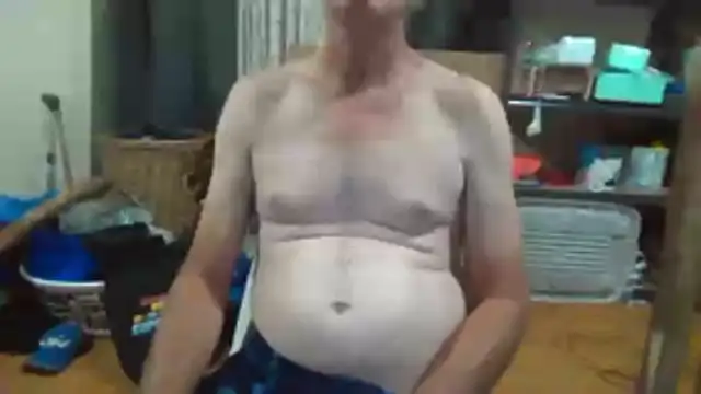 Snapshot of Lovyourpuss chatting on 20, 12, 2025 Lovyourpuss online show from 20, 12, 2025