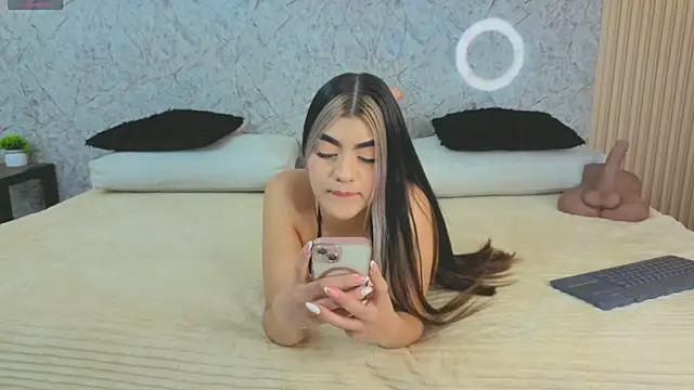 Snapshot of Antonella_west chatting on 15, 12, 2025 Antonella west online show from 15, 12, 2025