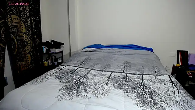 Snapshot of Violet_Bosh chatting on 21, 11, 2025 Violet Bosh online show from 21, 11, 2025