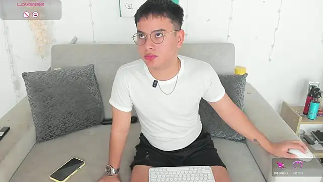 Snapshot of Young_Ben chatting on 3, 7, 2026 Young Ben online show from 3, 7, 2026