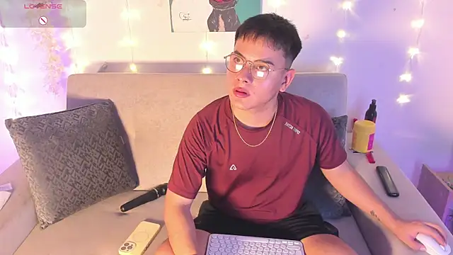 Snapshot of Young_Ben chatting on 8, 7, 2026 Young Ben online show from 8, 7, 2026