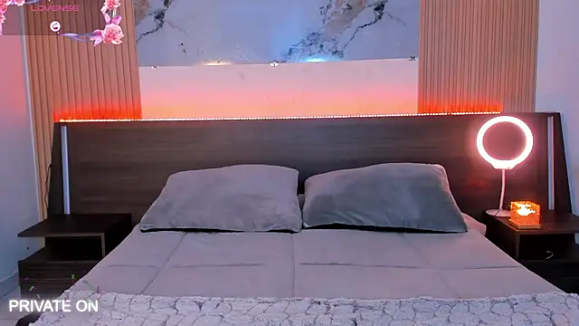 samanthaa moon online show from 8, 4, 2026