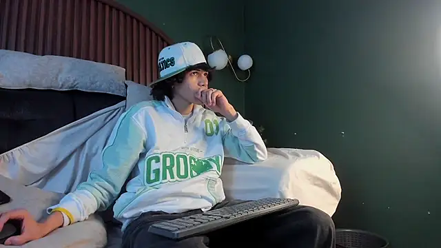 Snapshot of Diamond_twink chatting on 10, 7, 2026 Diamond twink online show from 10, 7, 2026