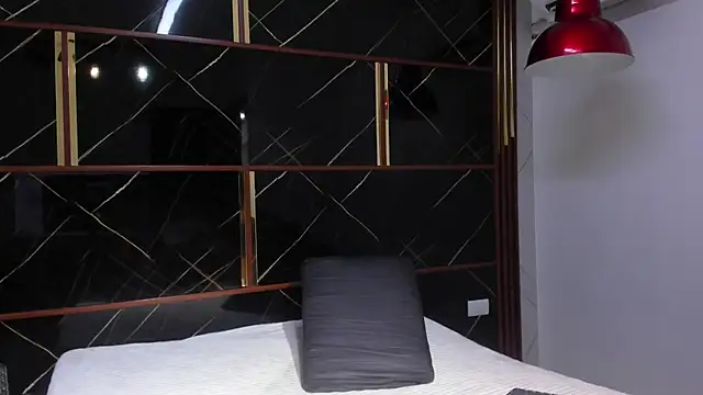 HannyThompson online show from 8, 11, 2025