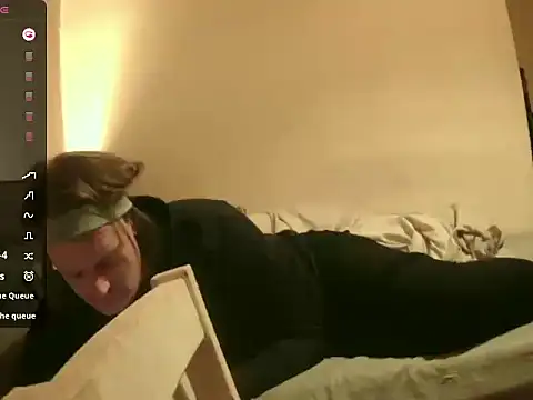 Snapshot of avamaxwell chatting on 10, 9, 2025 avamaxwell online show from 10, 9, 2025