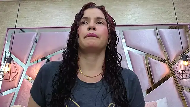 ThaliaCross online show from 19, 12, 2025