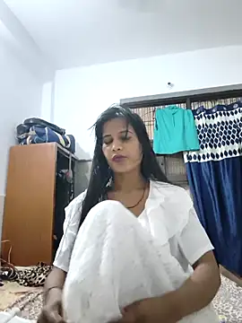 cute radhikaa online show from 20, 10, 2025