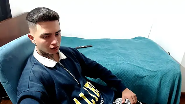 Snapshot of santii_ss chatting on 25, 9, 2025 santii ss online show from 25, 9, 2025