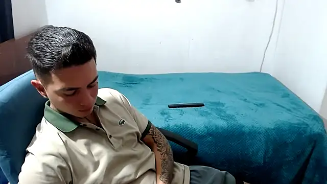 Snapshot of santii_ss chatting on 4, 10, 2025 santii ss online show from 4, 10, 2025