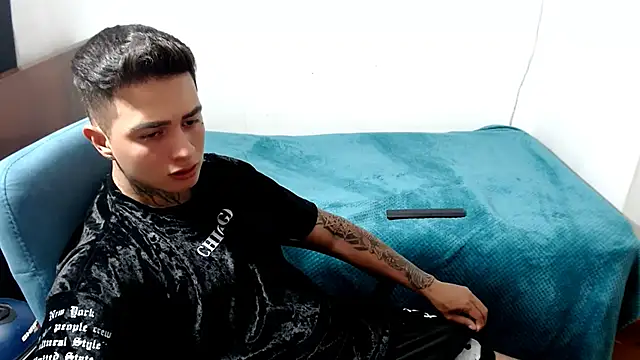 Snapshot of santii_ss chatting on 5, 10, 2025 santii ss online show from 5, 10, 2025