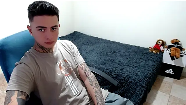 Snapshot of santii_ss chatting on 25, 10, 2025 santii ss online show from 25, 10, 2025