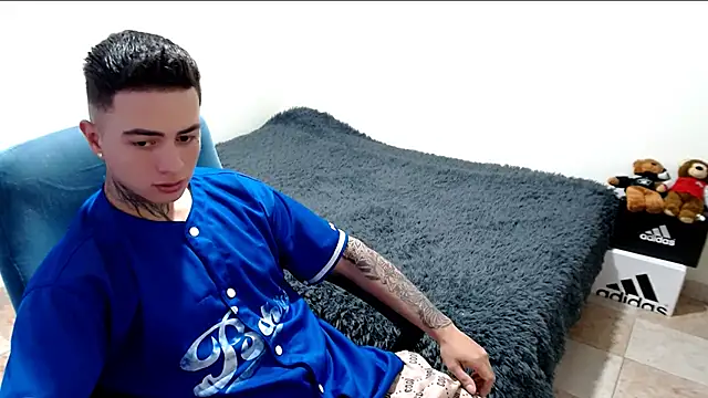 Snapshot of santii_ss chatting on 28, 10, 2025 santii ss online show from 28, 10, 2025