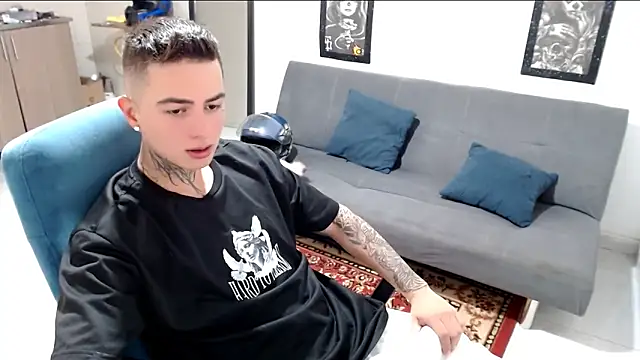 Snapshot of santii_ss chatting on 9, 11, 2025 santii ss online show from 9, 11, 2025