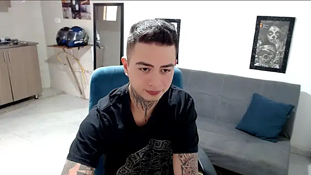 Snapshot of santii_ss chatting on 14, 11, 2025 santii ss online show from 14, 11, 2025