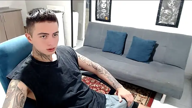 Snapshot of santii_ss chatting on 19, 11, 2025 santii ss online show from 19, 11, 2025