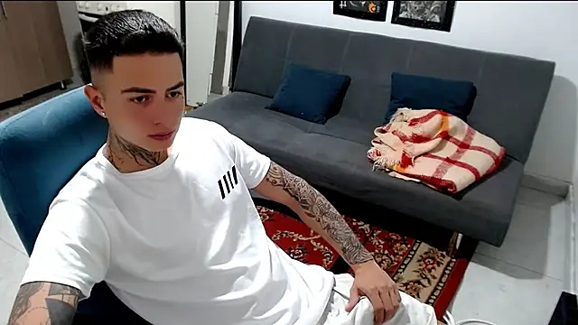 Snapshot of santii_ss chatting on 14, 12, 2025 santii ss online show from 14, 12, 2025