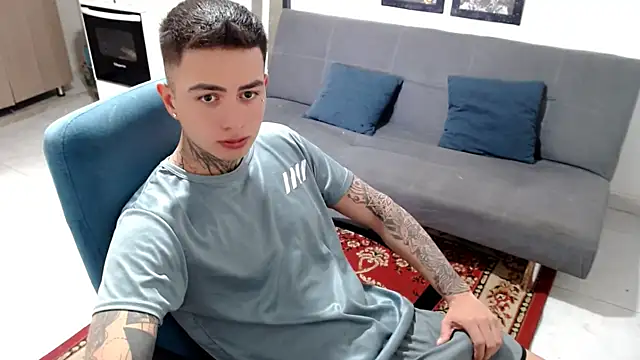 Snapshot of santii_ss chatting on 15, 12, 2025 santii ss online show from 15, 12, 2025