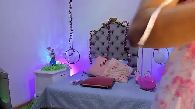 Snapshot of Yourwishisme_val chatting on 28, 3, 2026 Yourwishisme val online show from 28, 3, 2026