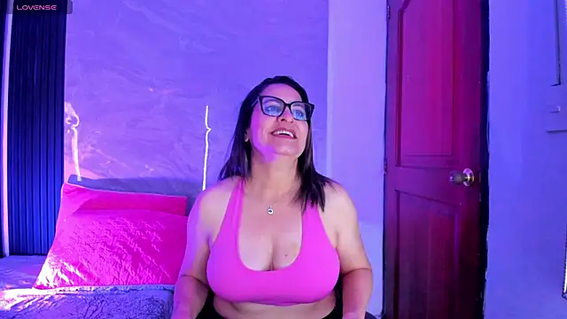 Snapshot of Agatha_Pleasure chatting on 4, 4, 2026 Agatha Pleasure online show from 4, 4, 2026