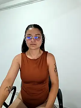 Coralinne   online show from 10, 4, 2026