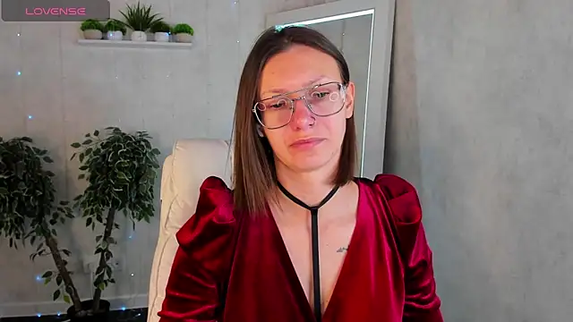 Elina Gravess online show from 10, 10, 2025