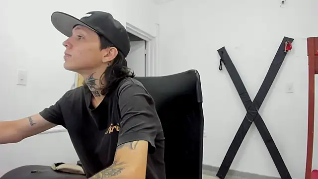 StraightBoy Nick online show from 14, 4, 2026