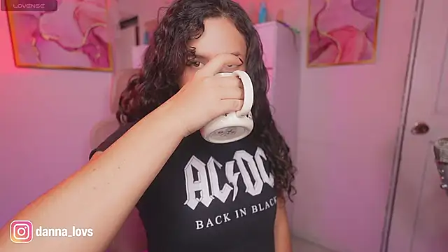 Dannaa Lovs online show from 12, 11, 2025