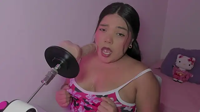 Lily hot25 online show from 13, 2, 2026