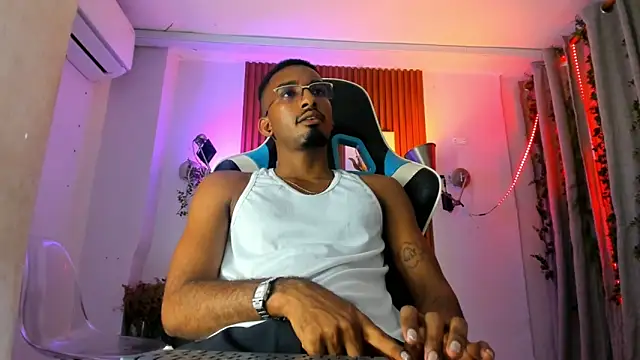 Darwin mayo online show from 18, 11, 2025