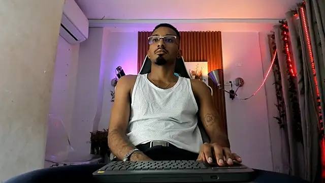 Darwin mayo online show from 24, 11, 2025