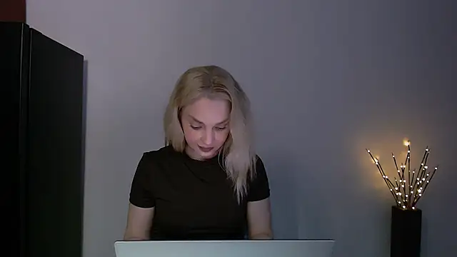 Snapshot of Lia_noo_regrets chatting on 30, 5, 2026 Lia noo regrets online show from 30, 5, 2026