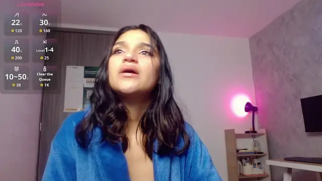 Snapshot of Roxxi_2110 chatting on 5, 7, 2026 Roxxi 2110 online show from 5, 7, 2026